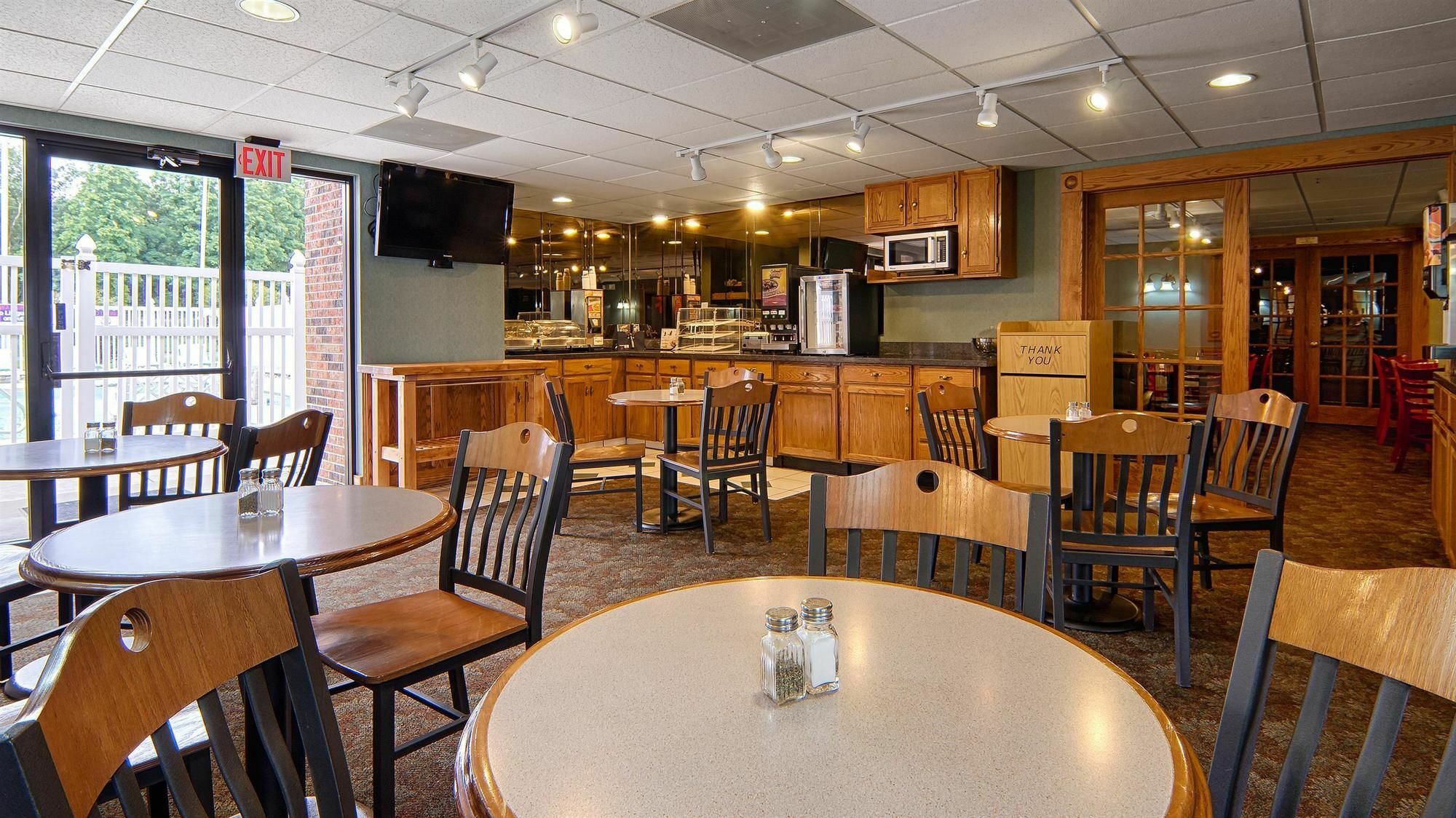 Best Western Kendallville Inn Екстериор снимка